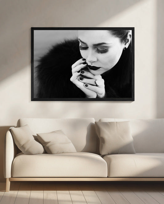 Wall art between fingers